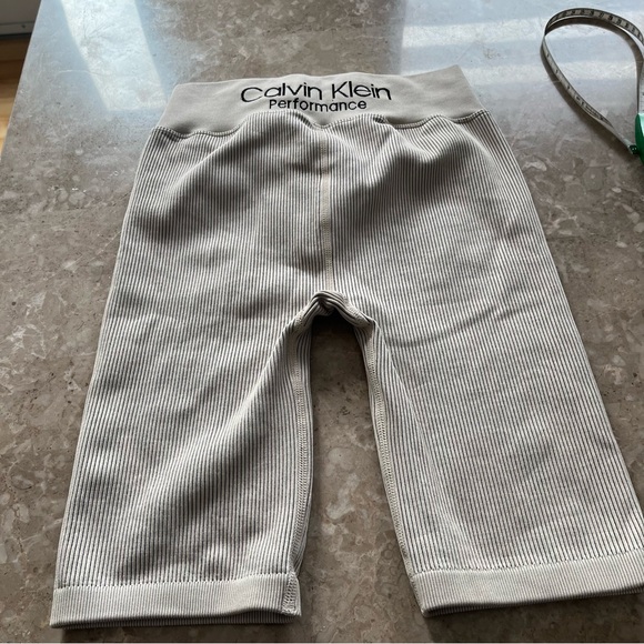 Calvin Klein high waisted shorts cream color size medium - Picture 5 of 7